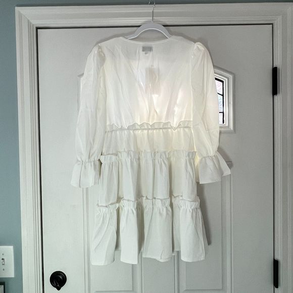 In The Style x Billie Faiers wrap over flutter sleeve tiered mini dress in white - Picture 6 of 7